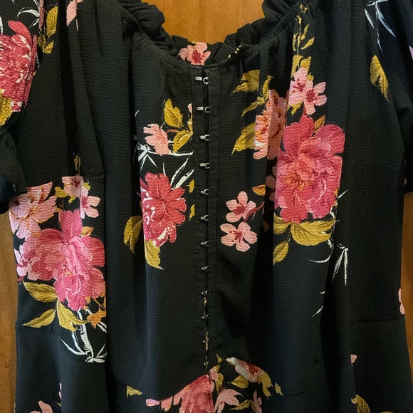 City Chic Floral Top Size AU 24 $17 🌺 - Picture 2 of 15